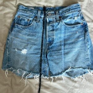 Levi’s denim shorts 25